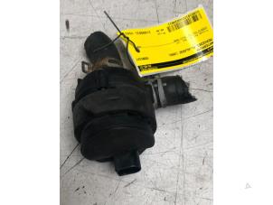 Gebruikte Waterpomp Mercedes ML II (164/4JG) 4.0 ML-420 CDI 4-Matic V8 32V Prijs € 30,00 Margeregeling aangeboden door Poolman autodemontage