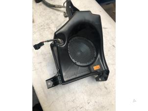 Gebruikte Subwoofer Mercedes ML II (164/4JG) 4.0 ML-420 CDI 4-Matic V8 32V Prijs € 40,00 Margeregeling aangeboden door Poolman autodemontage
