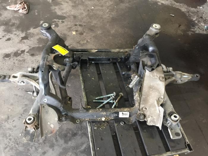 Gebruikte Subframe Mercedes ML II (164/4JG) 4.0 ML-420 CDI 4-Matic V8 32V Prijs € 75,00 Margeregeling aangeboden door Poolman autodemontage