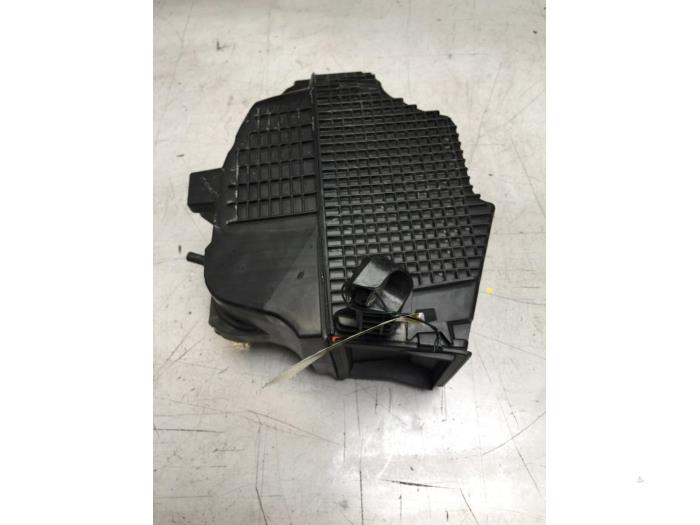Gebruikte Luchtfilterhuis Dacia Lodgy (JS/SD0J) 1.2 TCE 16V Prijs € 30,00 Margeregeling aangeboden door Poolman autodemontage