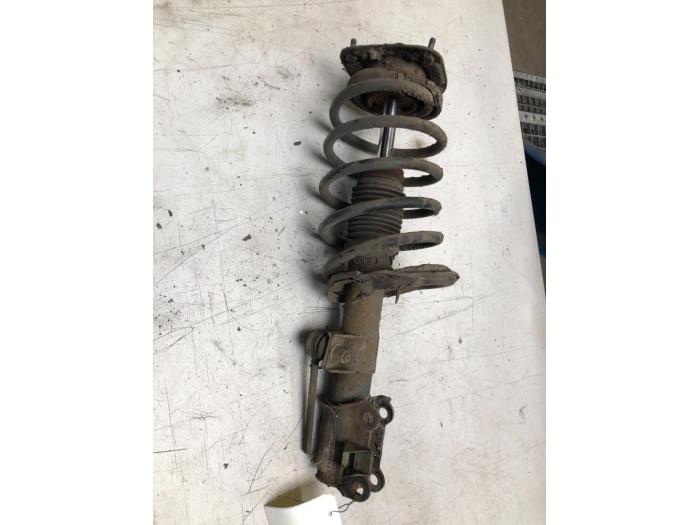 Mac Phersonpoot rechts-voor van een Volvo V70 (SW) 2.4 D5 20V 2006