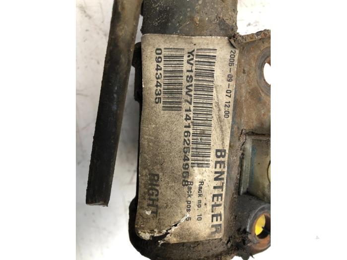 Mac Phersonpoot rechts-voor van een Volvo V70 (SW) 2.4 D5 20V 2006