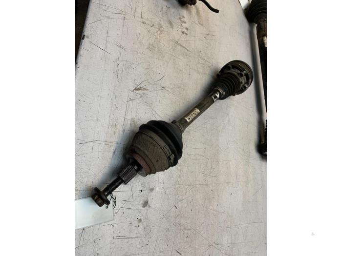 Gebruikte Steekas links-voor Volkswagen Passat Variant (3C5) 1.4 TSI 16V EcoFuel Prijs € 30,00 Margeregeling aangeboden door Poolman autodemontage