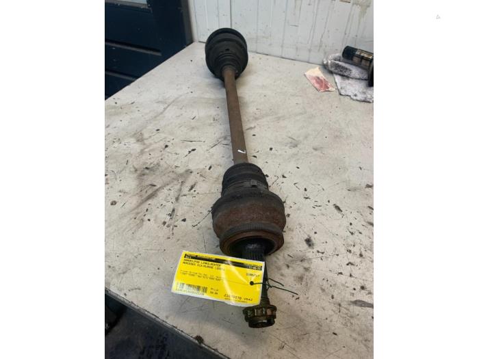 Gebruikte Aandrijfas links-achter Mercedes CLS (C219) 500 5.0 V8 24V Prijs € 40,00 Margeregeling aangeboden door Poolman autodemontage