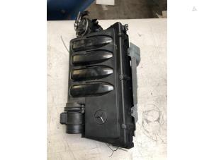 Gebruikte Luchtfilterhuis Mercedes A (W169) 2.0 A-180 CDI 16V Prijs € 30,00 Margeregeling aangeboden door Poolman autodemontage