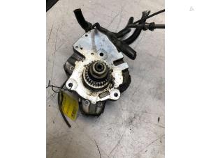 Gebruikte Brandstofpomp Mechanisch Mercedes A (W169) 2.0 A-180 CDI 16V Prijs € 40,00 Margeregeling aangeboden door Poolman autodemontage