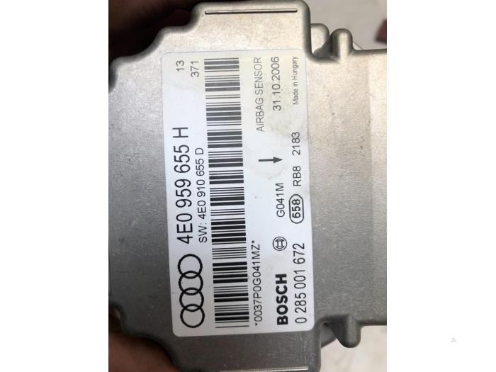 Airbag Module van een Audi A8 (D3) 4.2 TDI V8 32V Quattro 2008