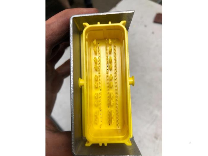 Airbag Module van een Audi A8 (D3) 4.2 TDI V8 32V Quattro 2008