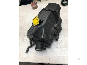 Gebruikte Luchtfilterhuis Audi A8 (D3) 4.2 TDI V8 32V Quattro Prijs € 30,00 Margeregeling aangeboden door Poolman autodemontage