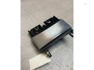 Gebruikte Asbak voor Mercedes C (W204) 1.8 C-180 CGI 16V Prijs € 30,00 Margeregeling aangeboden door Poolman autodemontage