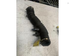 Gebruikte Aanzuigslang Lucht Renault Laguna III Estate (KT) 2.0 Turbo 16V Prijs € 30,00 Margeregeling aangeboden door Poolman autodemontage