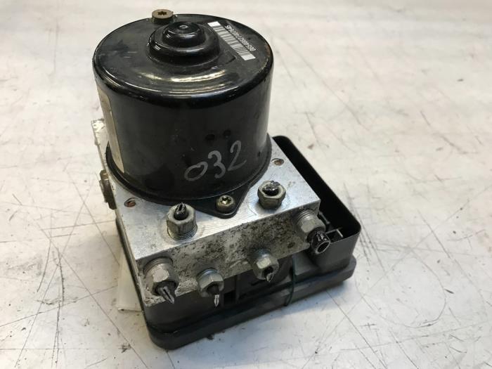 Gebruikte ABS Pomp Volvo S40 (MS) 2.5 T5 20V Prijs € 50,00 Margeregeling aangeboden door Poolman autodemontage