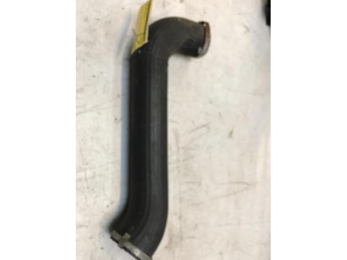 Gebruikte Intercooler Slang Volvo S40 (MS) 2.5 T5 20V Prijs € 30,00 Margeregeling aangeboden door Poolman autodemontage