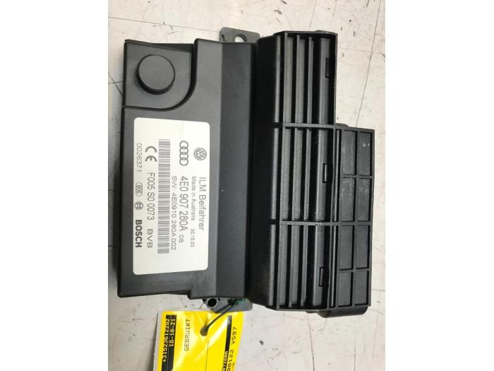 Computer Body Control van een Audi A8 (D3) 3.7 V8 40V Quattro 2004