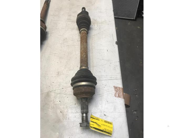 Gebruikte Aandrijfas links-voor Peugeot 508 SW (8E/8U) 1.6 e-HDi 16V Prijs € 30,00 Margeregeling aangeboden door Poolman autodemontage