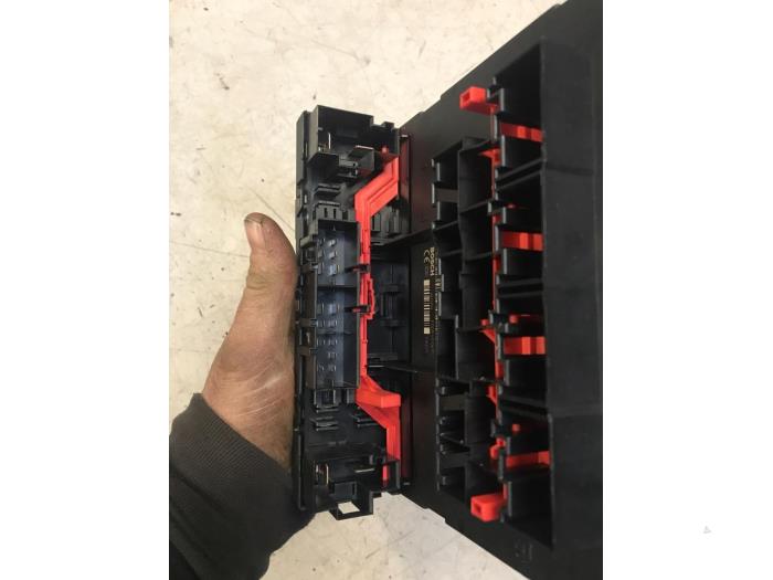 Comfort Module van een Volkswagen Passat Variant (3C5) 2.0 FSI 16V 2008