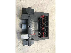 Gebruikte Comfort Module Volkswagen Passat Variant (3C5) 2.0 FSI 16V Prijs € 30,00 Margeregeling aangeboden door Poolman autodemontage