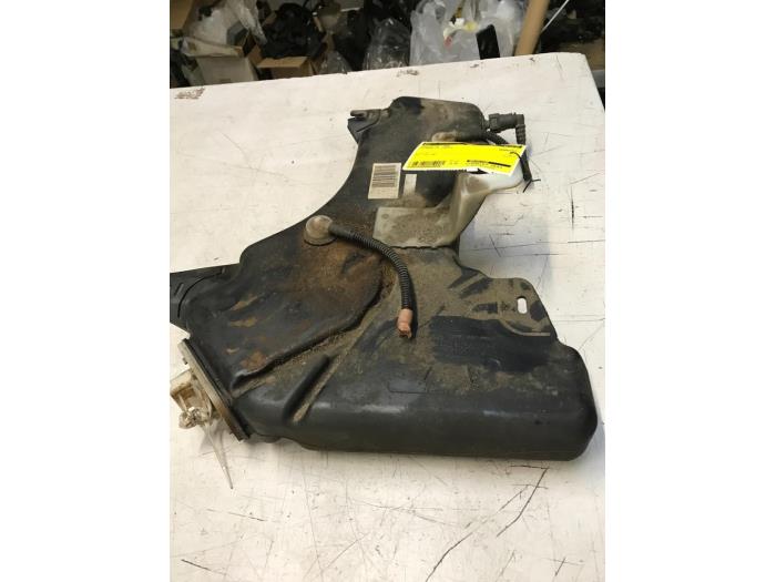 Additatief tank van een Citroën C5 III Tourer (RW) 2.0 HDiF 16V 2011