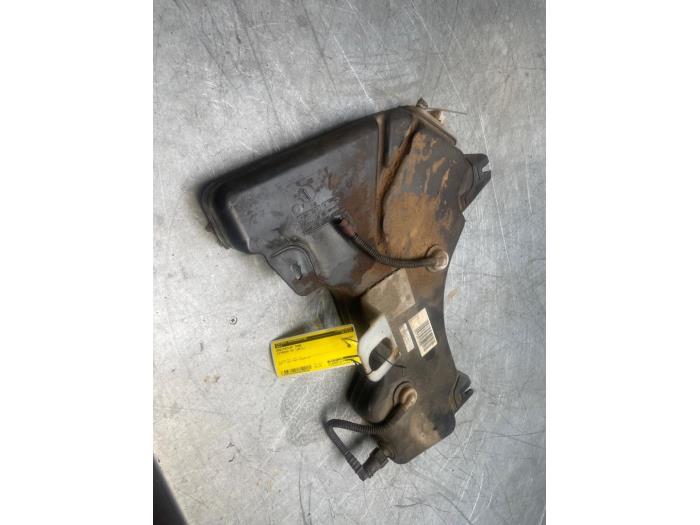 Additatief tank van een Citroën C5 III Tourer (RW) 2.0 HDiF 16V 2011