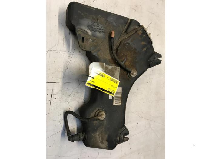 Additatief tank van een Citroën C5 III Tourer (RW) 2.0 HDiF 16V 2011