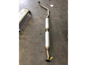 Gebruikte Uitlaat Middendemper Suzuki Vitara (LY/MY) 1.0 Booster Jet Turbo 12V Prijs € 50,00 Margeregeling aangeboden door Poolman autodemontage