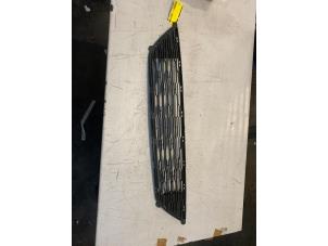 Gebruikte Grille Kia Cee'd Sporty Wagon (EDF) 1.6 CRDi 16V Prijs € 20,00 Margeregeling aangeboden door Poolman autodemontage