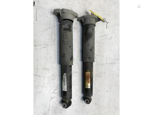 Gebruikte Schokdemper set Mercedes E Estate (S213) E-220d 2.0 Turbo 16V 4-Matic Prijs € 100,00 Margeregeling aangeboden door Poolman autodemontage