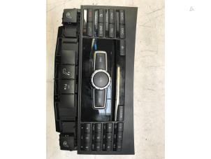Gebruikte Radio Mercedes E Estate (S212) E-300 Hybrid,BlueTec Hybrid V6 24V Prijs € 75,00 Margeregeling aangeboden door Poolman autodemontage