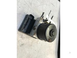 Gebruikte ABS Pomp Mazda 5 (CR19) 2.0i 16V Prijs € 40,00 Margeregeling aangeboden door Poolman autodemontage