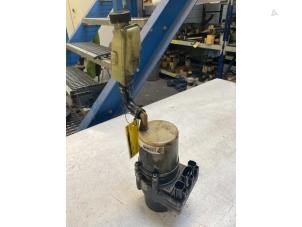 Gebruikte Stuurbekrachtiging Pomp Mazda 5 (CR19) 2.0i 16V Prijs € 40,00 Margeregeling aangeboden door Poolman autodemontage