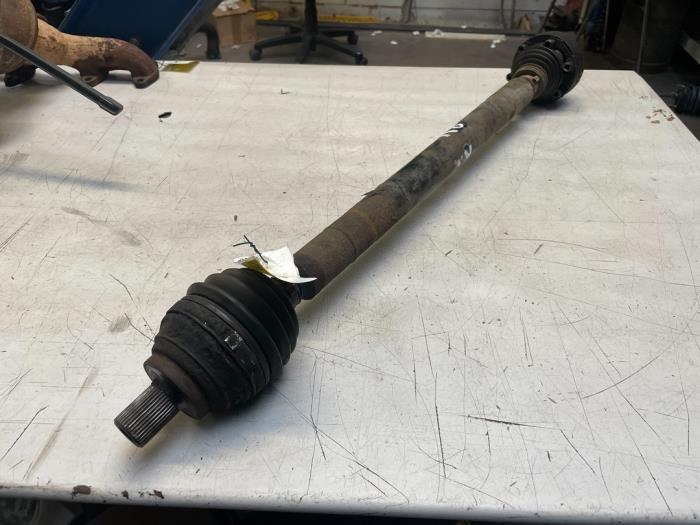 Gebruikte Aandrijfas rechts-voor Volkswagen Caddy III (2KA,2KH,2CA,2CH) 2.0 SDI Prijs € 40,00 Margeregeling aangeboden door Poolman autodemontage