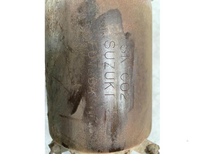 Uitlaat voorpijp van een Suzuki Grand Vitara II (JT) 2.4 16V 2009