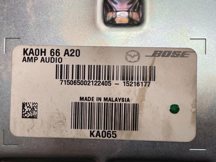 Radio versterker van een Mazda CX-5 (KE,GH) 2.2 Skyactiv D 16V High Power 4WD 2015