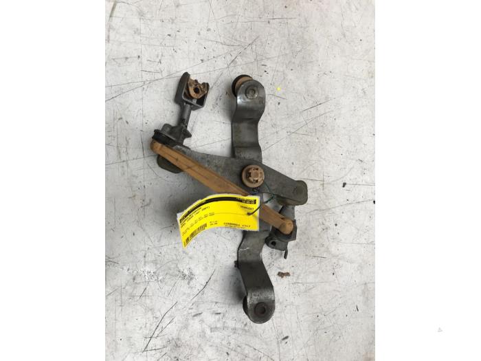 Schakelmechaniek van een Opel Corsa D 1.4 16V Twinport 2007