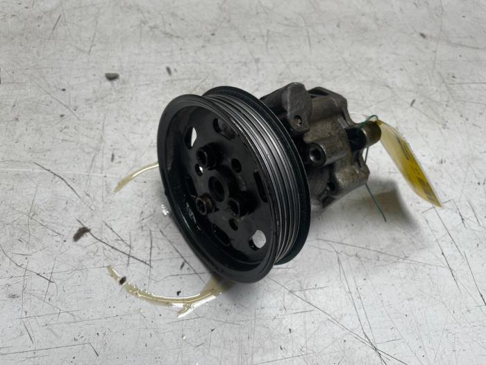 Gebruikte Pomp Servo Volkswagen Caddy III (2KA,2KH,2CA,2CH) 1.9 TDI Prijs € 30,00 Margeregeling aangeboden door Poolman autodemontage