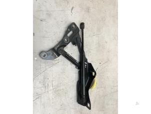 Gebruikte Motorkap Scharnier Tesla Model X P100D Prijs € 40,00 Margeregeling aangeboden door Poolman autodemontage