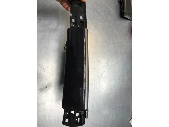 Gebruikte Dashboard deel BMW 7 serie (F01/02/03/04) 750i,Li,LiS V8 32V Prijs € 75,00 Margeregeling aangeboden door Poolman autodemontage