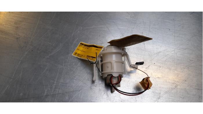 Gebruikte Tank element Pomp BMW 7 serie (F01/02/03/04) 750i,Li,LiS V8 32V Prijs € 75,00 Margeregeling aangeboden door Poolman autodemontage