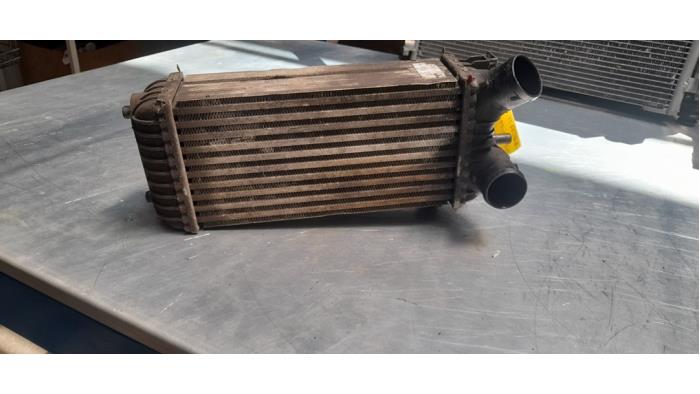 Intercooler van een Ford Grand C-Max (DXA) 1.6 TDCi 16V 2011