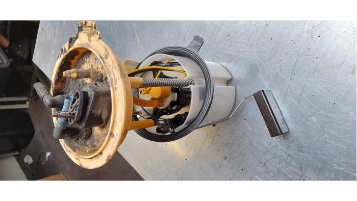 Gebruikte Tank element Pomp Volkswagen Golf VI (5K1) 2.0 TDI 16V Prijs € 40,00 Margeregeling aangeboden door Poolman autodemontage