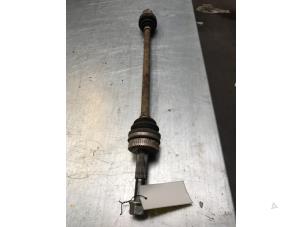 Gebruikte Steekas links-achter Nissan Qashqai (J10) 2.0 16V 4x4 Prijs € 75,00 Margeregeling aangeboden door Poolman autodemontage