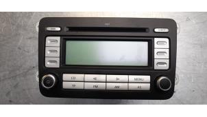 Gebruikte Radio Volkswagen Touran (1T1/T2) 1.9 TDI 105 Prijs € 40,00 Margeregeling aangeboden door Poolman autodemontage