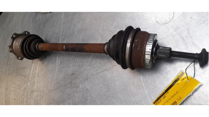 Gebruikte Steekas links-voor Volkswagen Passat (3B3) 1.8 Turbo 20V Prijs € 40,00 Margeregeling aangeboden door Poolman autodemontage