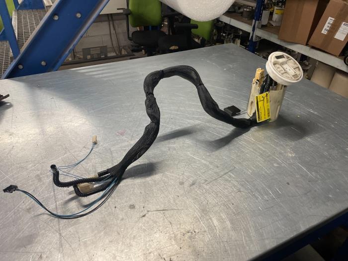 Gebruikte Tank element Pomp Mercedes E Combi (S211) 3.2 E-320 CDI 24V Prijs € 20,00 Margeregeling aangeboden door Poolman autodemontage