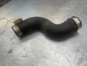 Gebruikte Intercooler Slang Mercedes E Combi (S211) 3.2 E-320 CDI 24V Prijs € 20,00 Margeregeling aangeboden door Poolman autodemontage