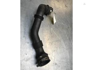 Gebruikte Luchtinlaat slang Ford Fiesta 6 (JA8) 1.0 SCI 12V 80 Prijs € 20,00 Margeregeling aangeboden door Poolman autodemontage