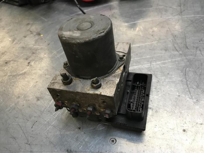 Gebruikte ABS Pomp Mercedes Sprinter 3t (903) 308 CDI 16V Prijs € 50,00 Margeregeling aangeboden door Poolman autodemontage