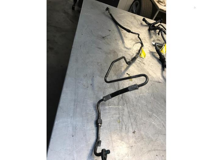 Gebruikte Leiding (diversen) BMW 7 serie (F01/02/03/04) 750i,Li,LiS V8 32V Prijs € 40,00 Margeregeling aangeboden door Poolman autodemontage