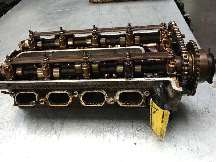 Cilinderkop van een BMW X5 (E53) 4.4 V8 32V 2002