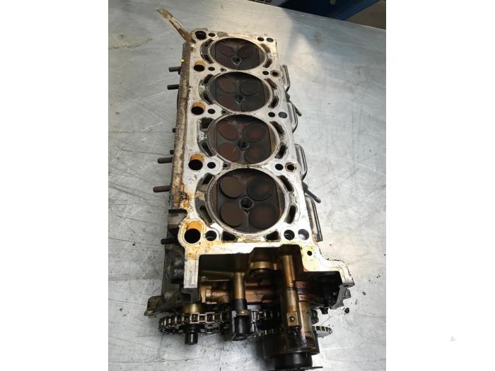 Cilinderkop van een BMW X5 (E53) 4.4 V8 32V 2002